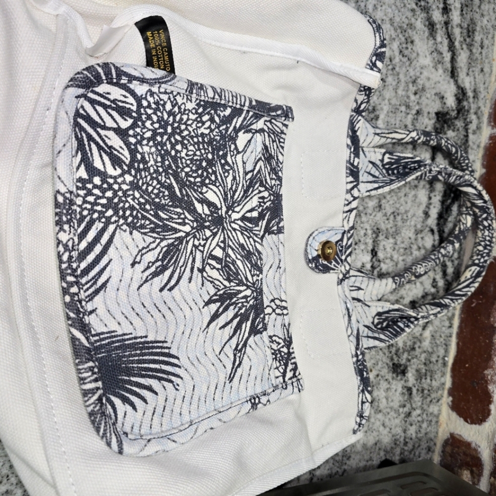 VINCE CAMUTO CANVASS TOTE BAG - Picture 2 of 10